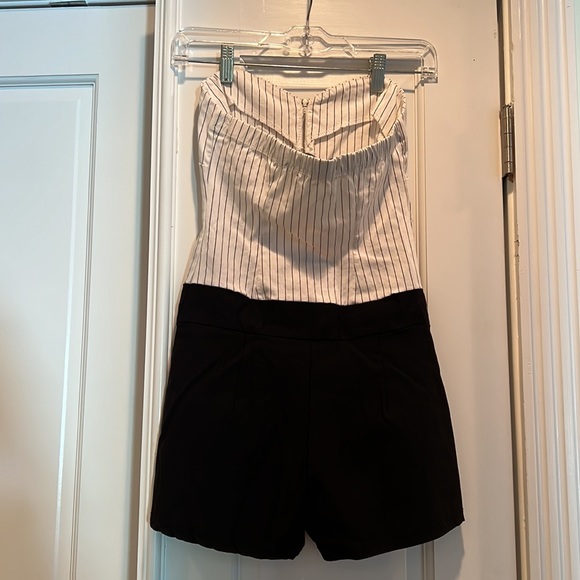 Sabora Black and White Woman’s Romper Size Medium - Picture 3 of 12